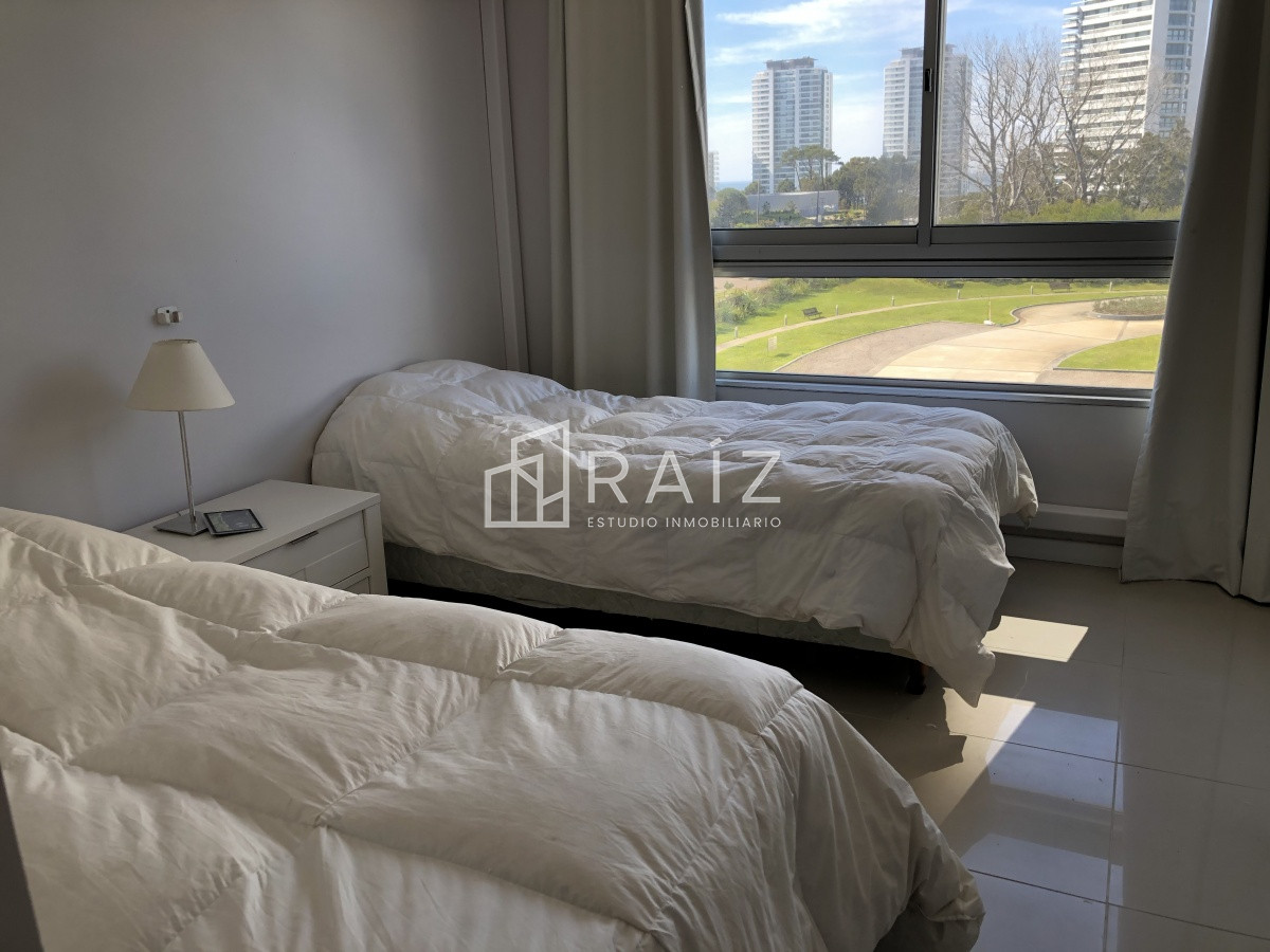 Apartamento ID.10393 - APARTAMENTO EN VENTA 3 DORMITORIOS + DEPENDENCIA BRAVA