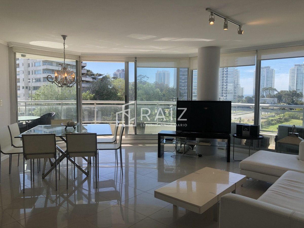 Apartamento ID.10393 - APARTAMENTO EN VENTA 3 DORMITORIOS + DEPENDENCIA BRAVA