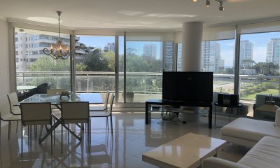 APARTAMENTO EN VENTA 3 DORMITORIOS + DEPENDENCIA BRAVA