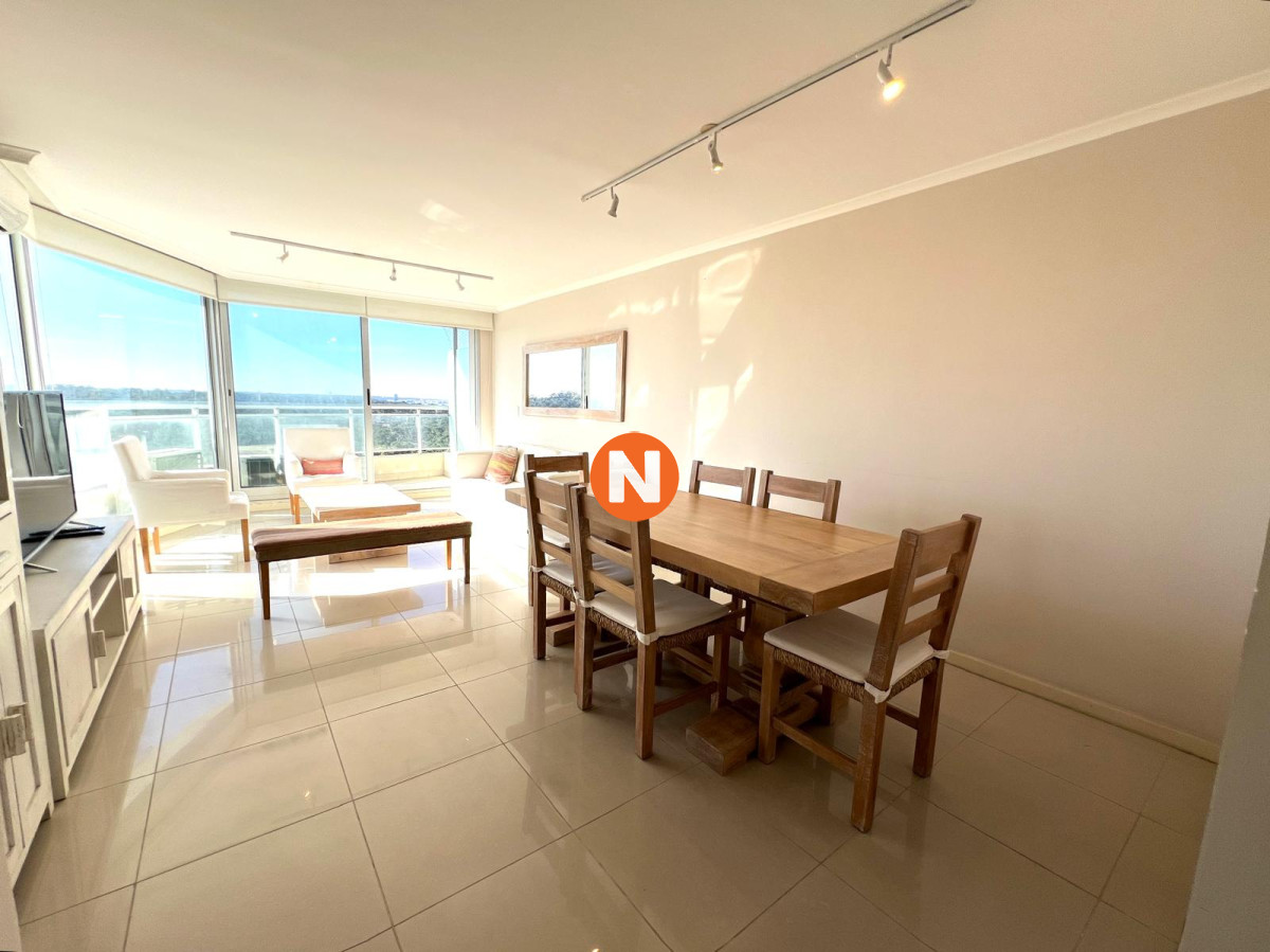 Apartamento Ref.224073 - apartamento en venta de 3 dormitorios 3 baños, zona shopping, punta del este