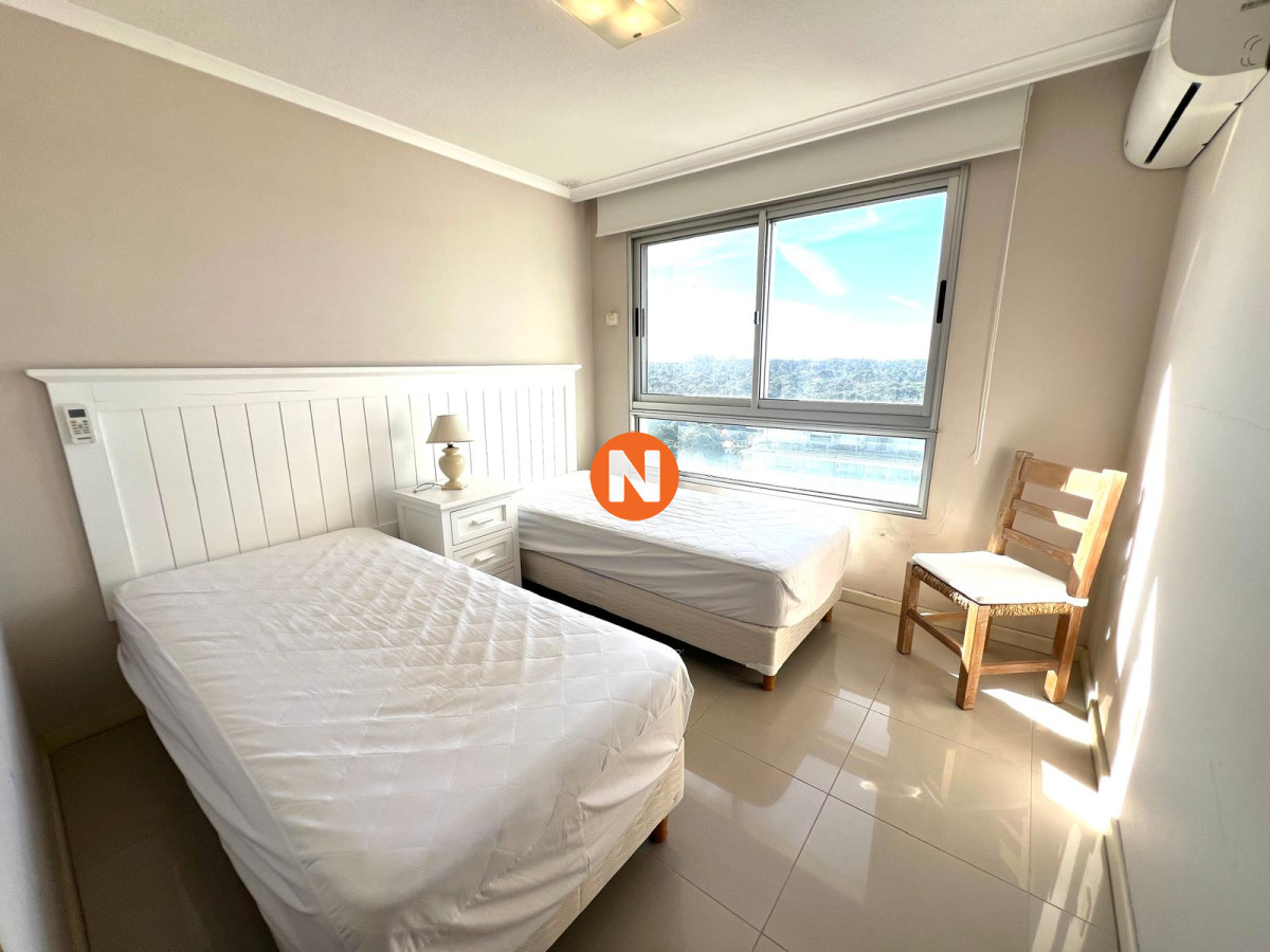 Apartamento Ref.224073 - apartamento en venta de 3 dormitorios 3 baños, zona shopping, punta del este