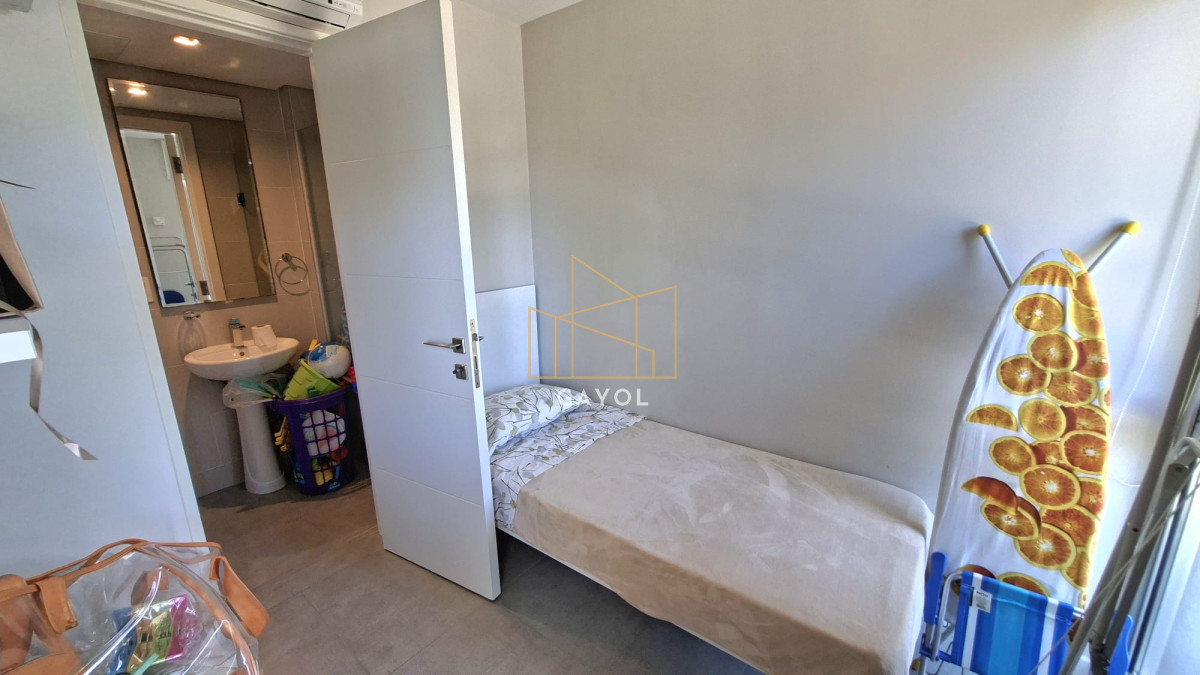 Apartamento ID.983 - Excepcional plata en primera linea mansa 