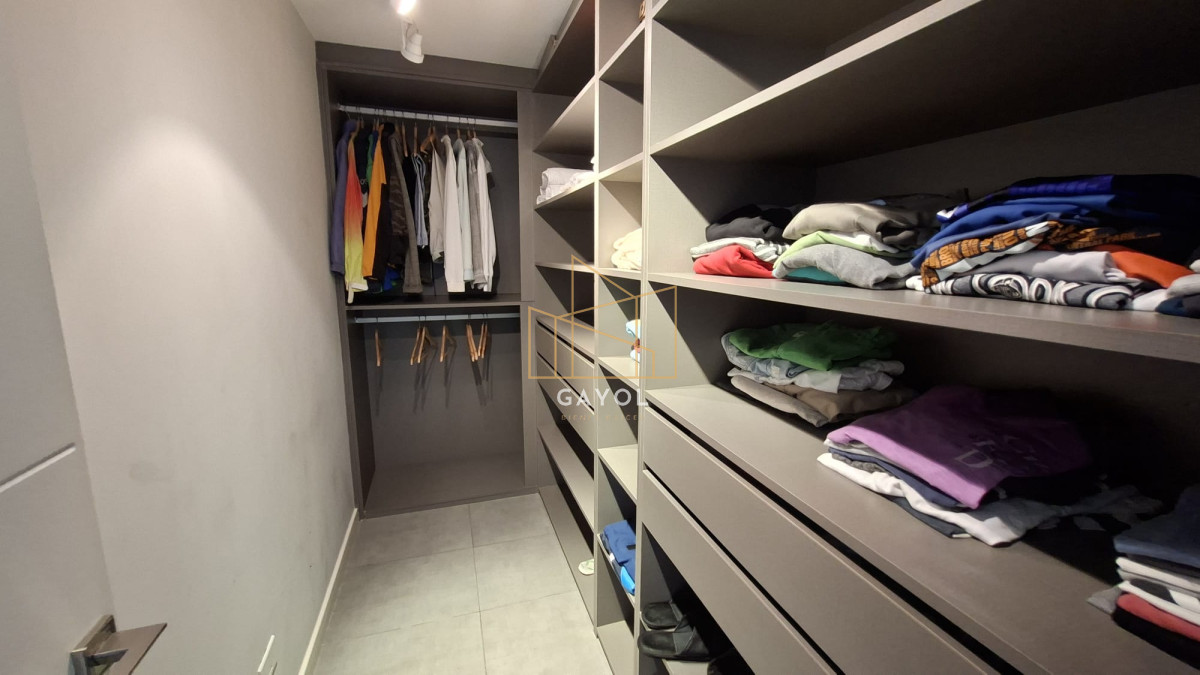 Apartamento ID.983 - Excepcional plata en primera linea mansa 