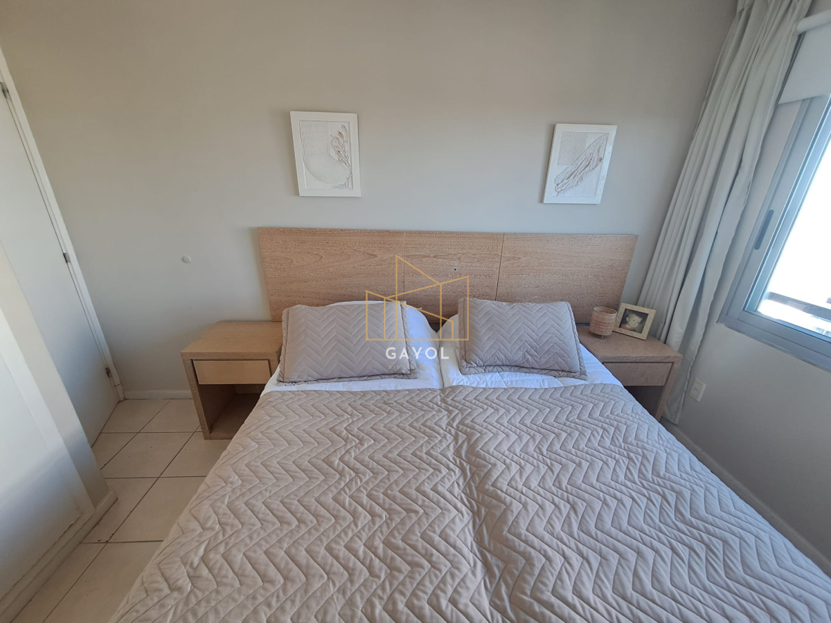 Apartamento ID.770 - Apartamento de tres dormitorios con balcon con  vista y garage en Roosevelt