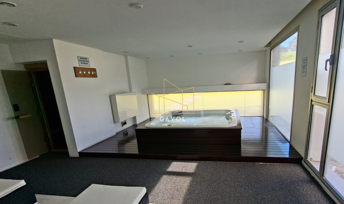 Apartamento ID.983 - Excepcional plata en primera linea mansa 