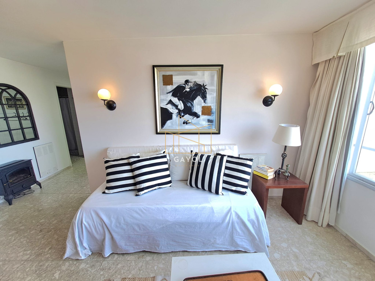 Apartamento ID.665 - Venta. Península, 1 dormitorio y medio garaje.