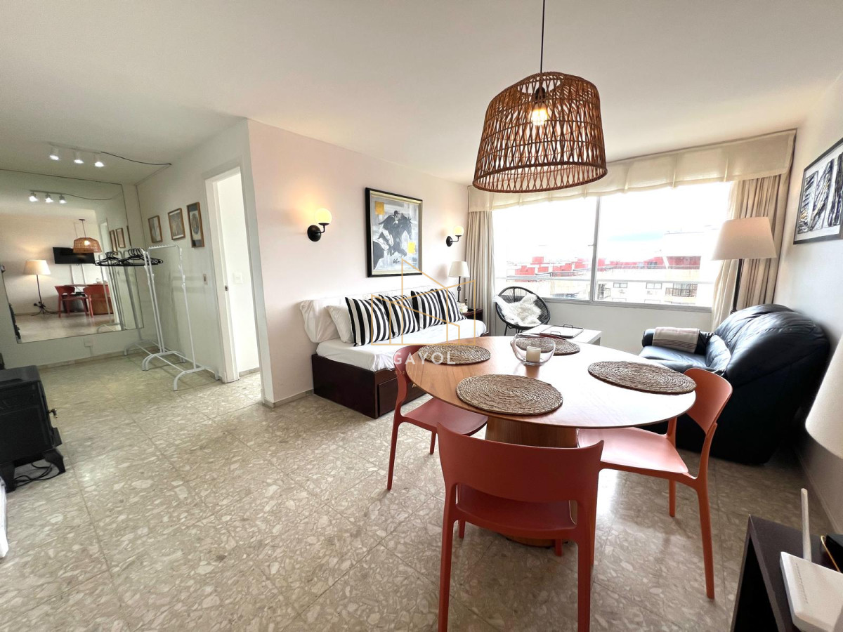 Apartamento ID.665 - Venta. Península, 1 dormitorio y medio garaje.