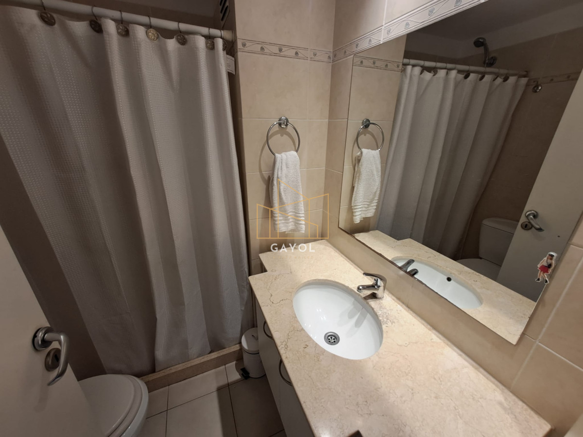 Apartamento ID.770 - Apartamento de tres dormitorios con balcon con  vista y garage en Roosevelt