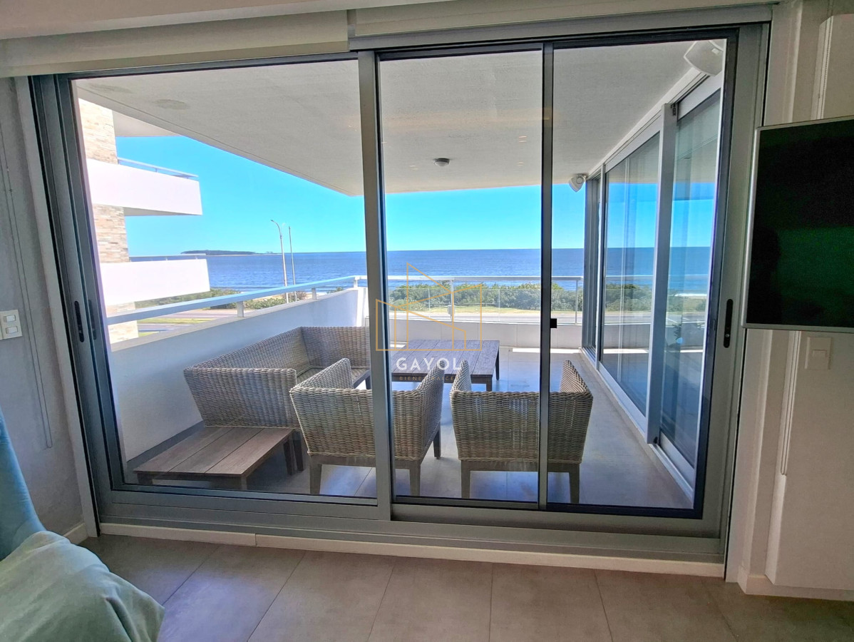 Apartamento ID.983 - Excepcional plata en primera linea mansa 