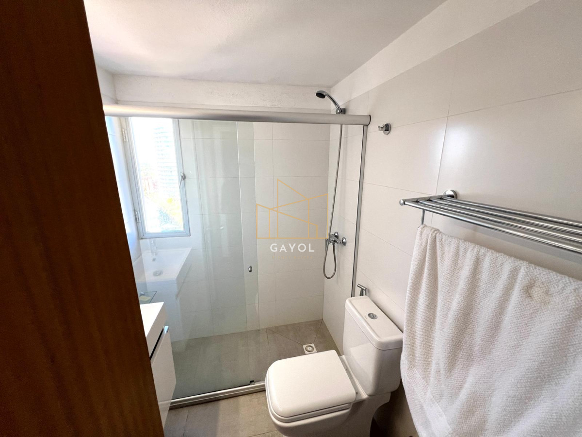 Apartamento ID.896 - apartamento en venta zona shopping punta, 2 dormitorios y dependencia