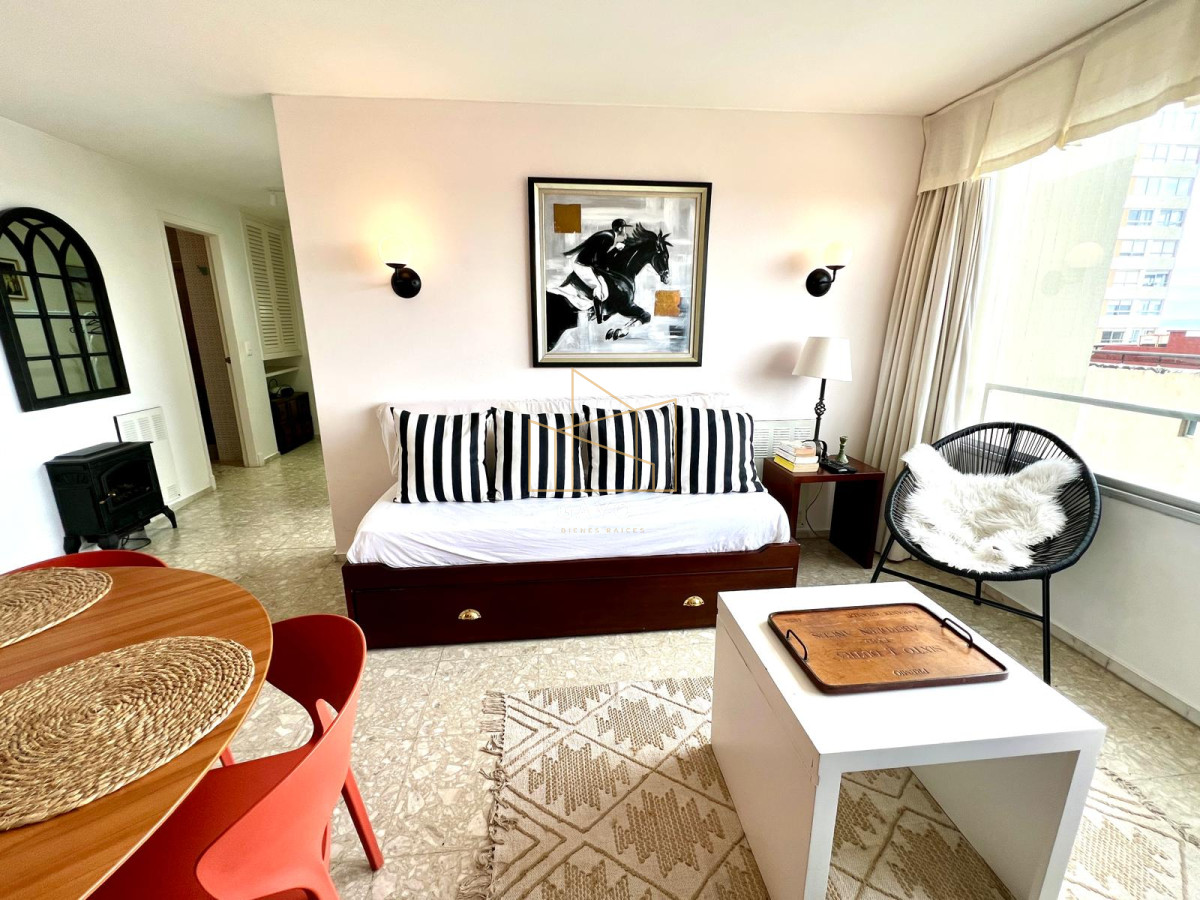 Apartamento ID.665 - Venta. Península, 1 dormitorio y medio garaje.