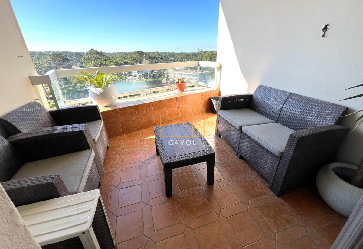 Apartamento ID.896 - apartamento en venta zona shopping punta, 2 dormitorios y dependencia