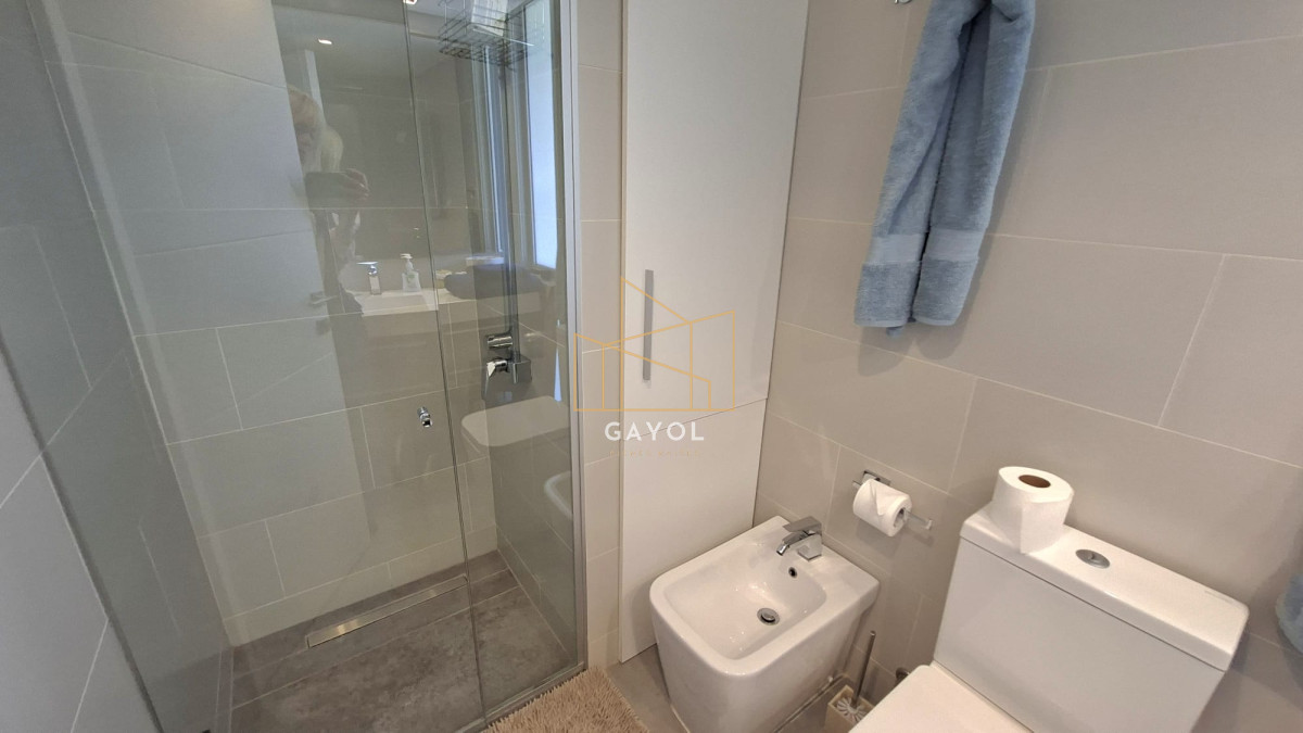 Apartamento ID.983 - Excepcional plata en primera linea mansa 