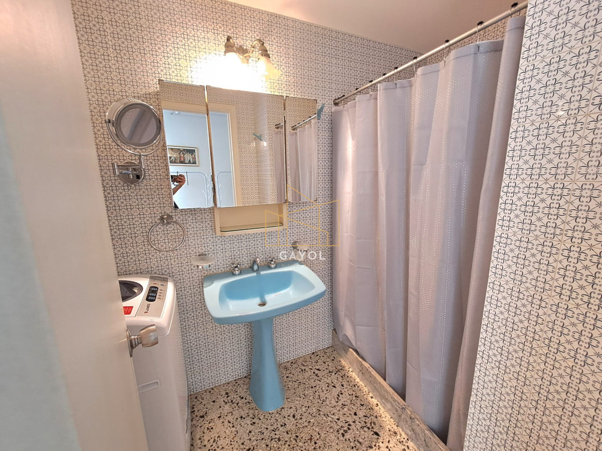 Apartamento ID.665 - Venta. Península, 1 dormitorio y medio garaje.