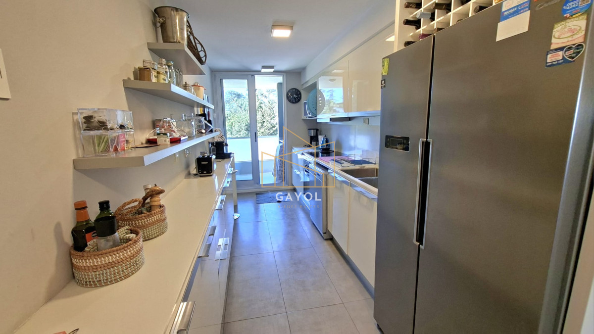 Apartamento ID.983 - Excepcional plata en primera linea mansa 