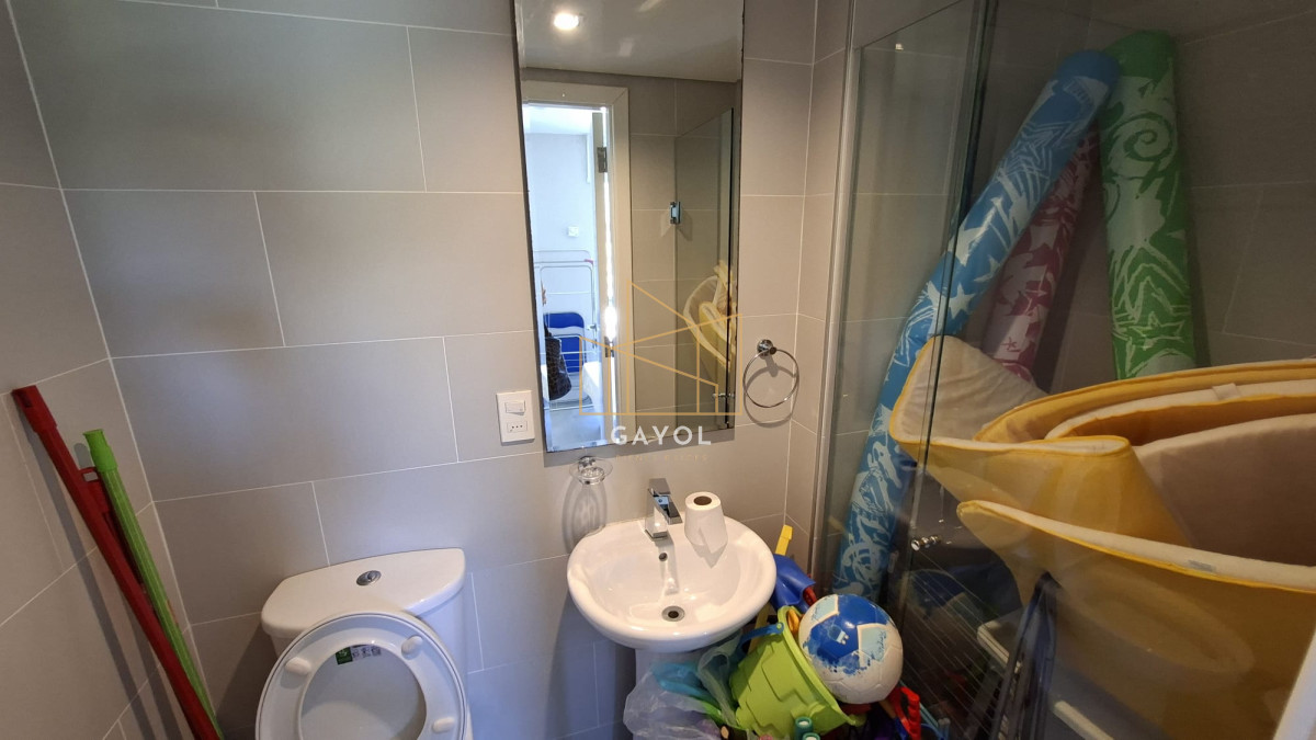 Apartamento ID.983 - Excepcional plata en primera linea mansa 