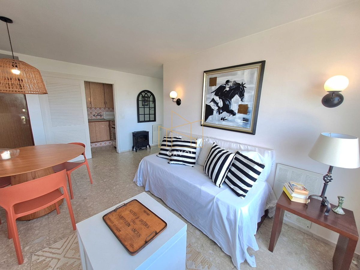 Apartamento ID.665 - Venta. Península, 1 dormitorio y medio garaje.