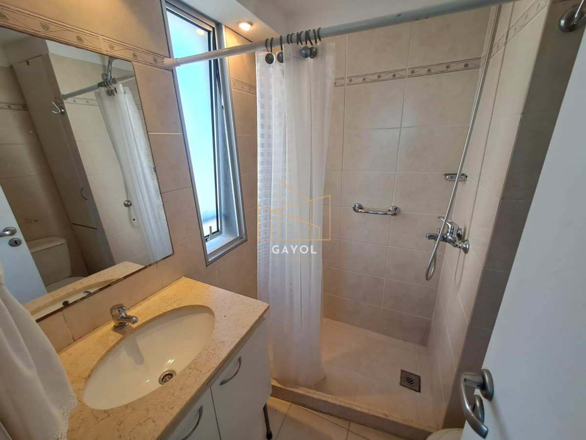 Apartamento ID.770 - Apartamento de tres dormitorios con balcon con  vista y garage en Roosevelt