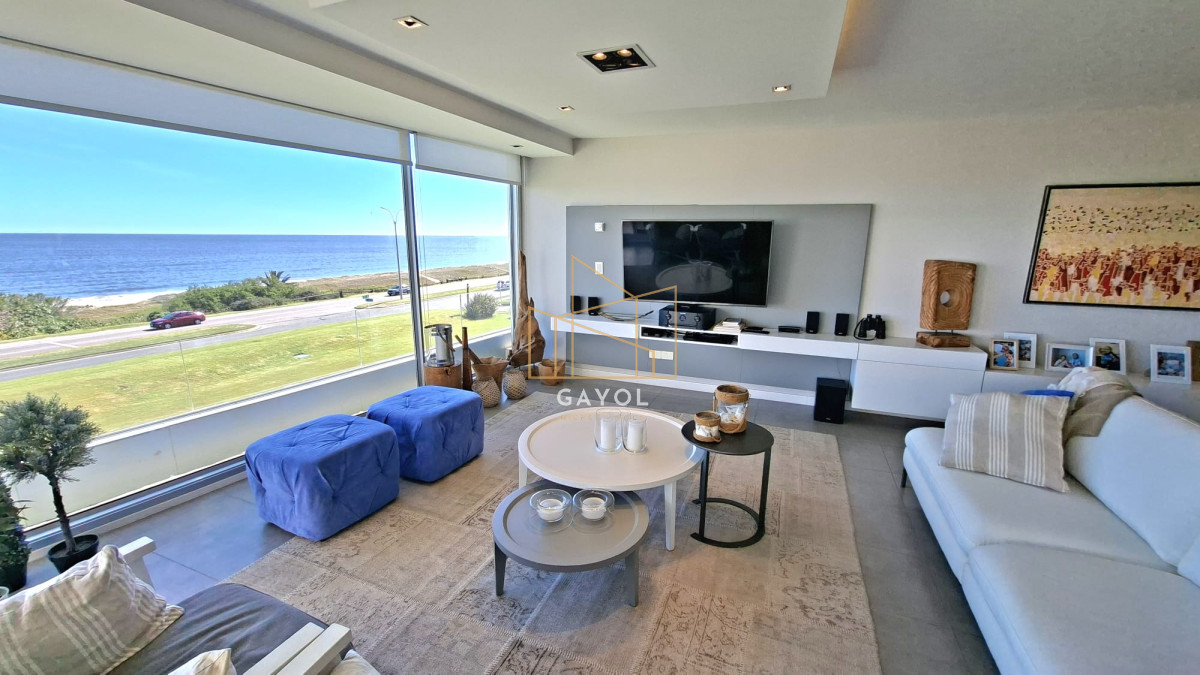 Apartamento ID.983 - Excepcional plata en primera linea mansa 