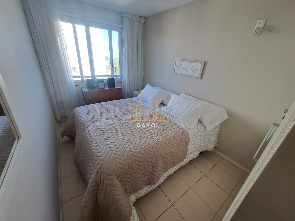 Apartamento ID.770 - Apartamento de tres dormitorios con balcon con  vista y garage en Roosevelt