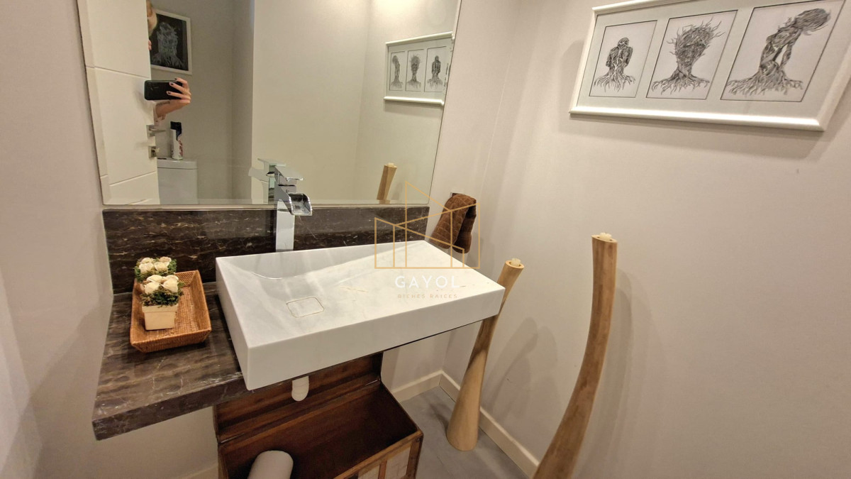 Apartamento ID.983 - Excepcional plata en primera linea mansa 