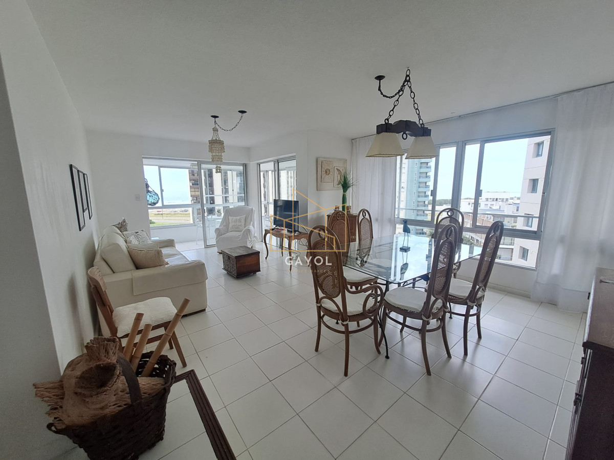 Apartamento ID.895 - Apartamento en Brava - Punta del Este con vista y parrillero. 