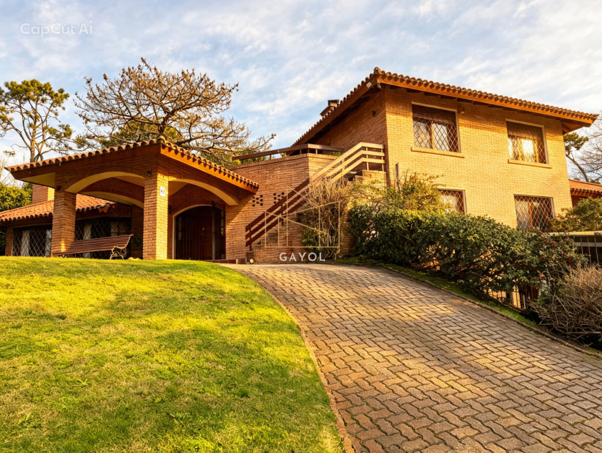 Casa ID.1503 - Casa en lugano, 5 dormitorios 4 baños y dependencias de servicios