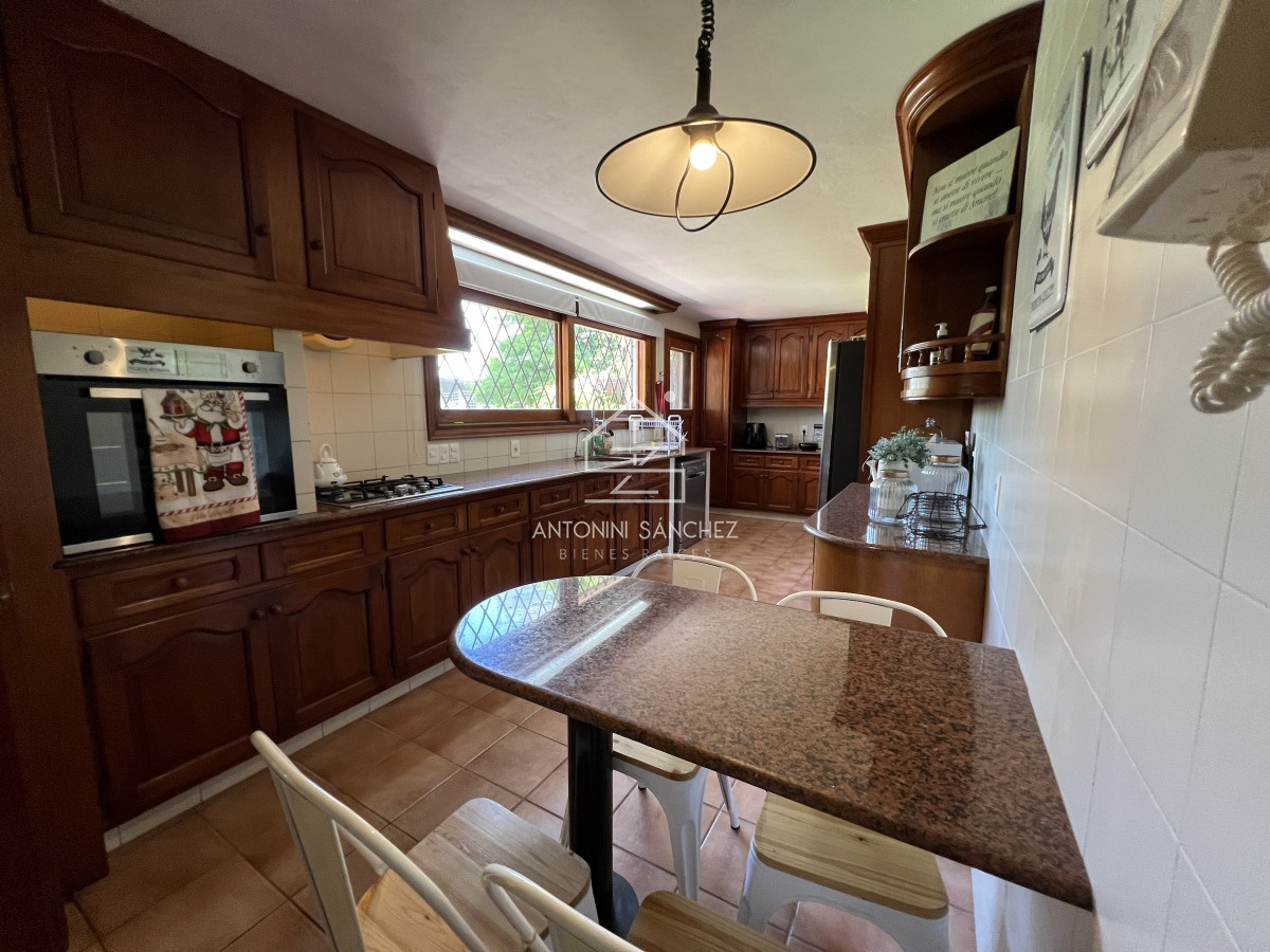 Casa ID.2773 - Casa en lugano, 5 dormitorios 4 baños y dependencias de servicios