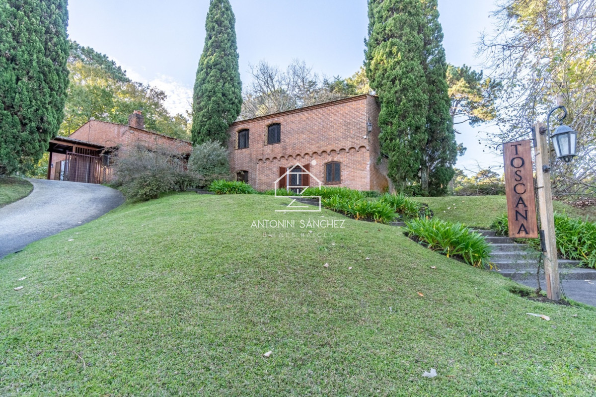 Casa ID.5102 - ESPECTACULAR CASA EN ZONA SHOPPING