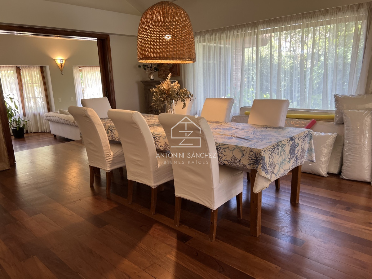 Casa ID.2773 - Casa en lugano, 5 dormitorios 4 baños y dependencias de servicios