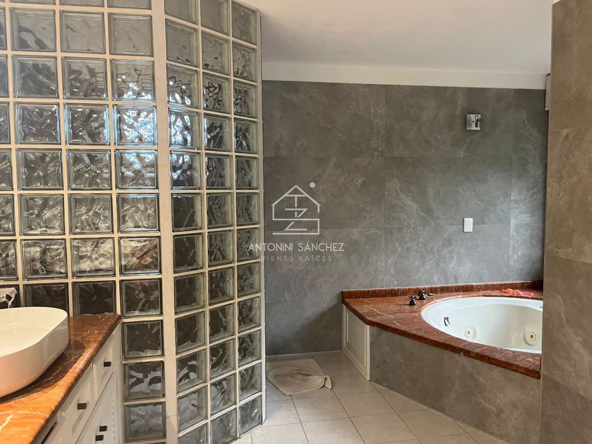 Casa ID.2773 - Casa en lugano, 5 dormitorios 4 baños y dependencias de servicios