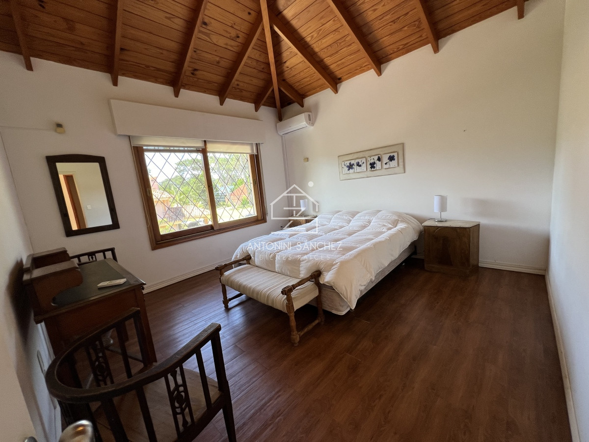 Casa ID.2773 - Casa en lugano, 5 dormitorios 4 baños y dependencias de servicios