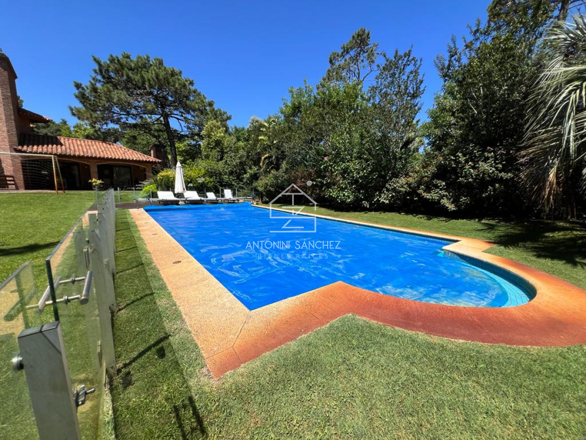 Casa ID.2773 - Casa en lugano, 5 dormitorios 4 baños y dependencias de servicios
