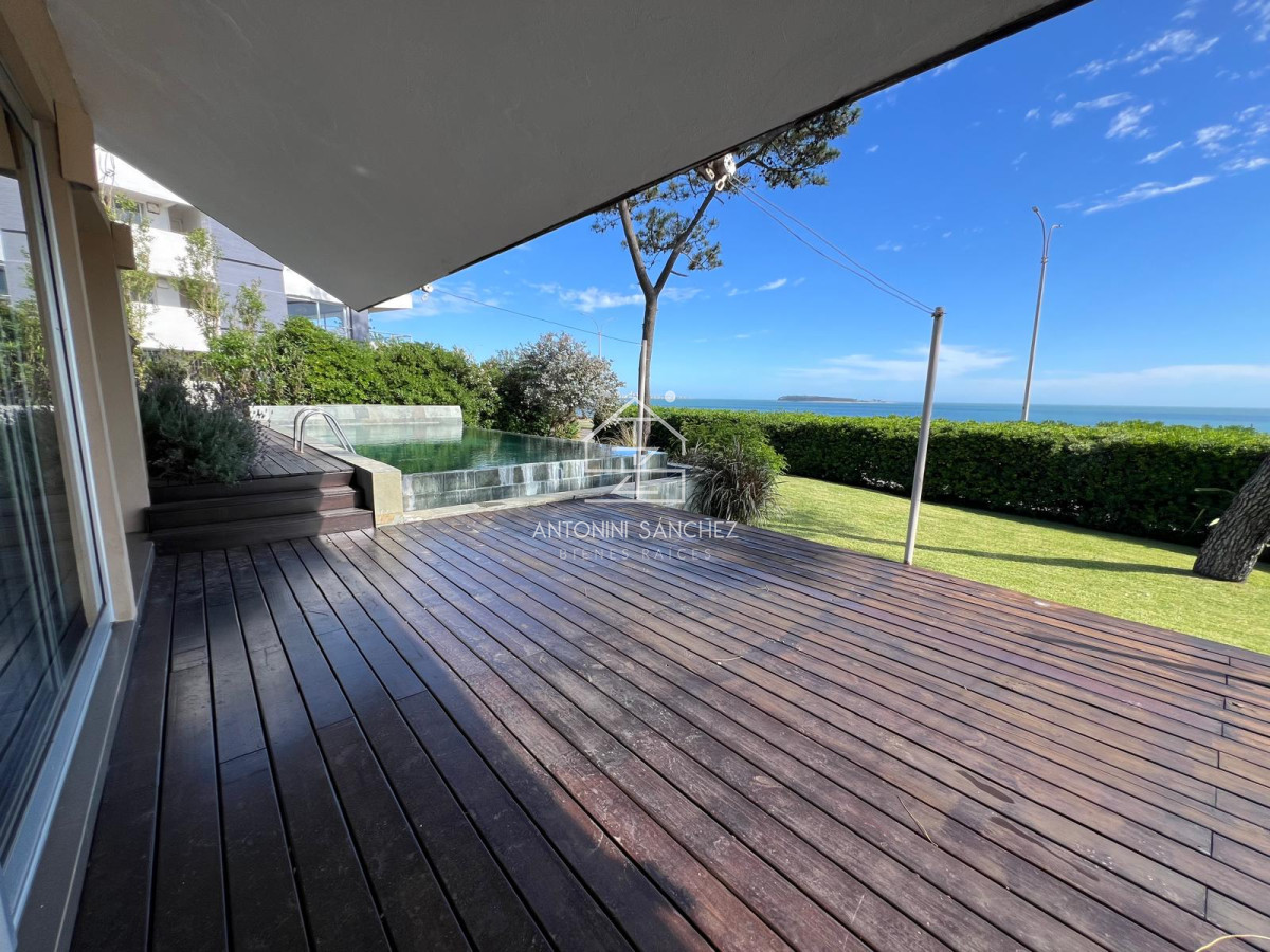 Casa ID.2789 - casa en primera linea frente al mar mansa