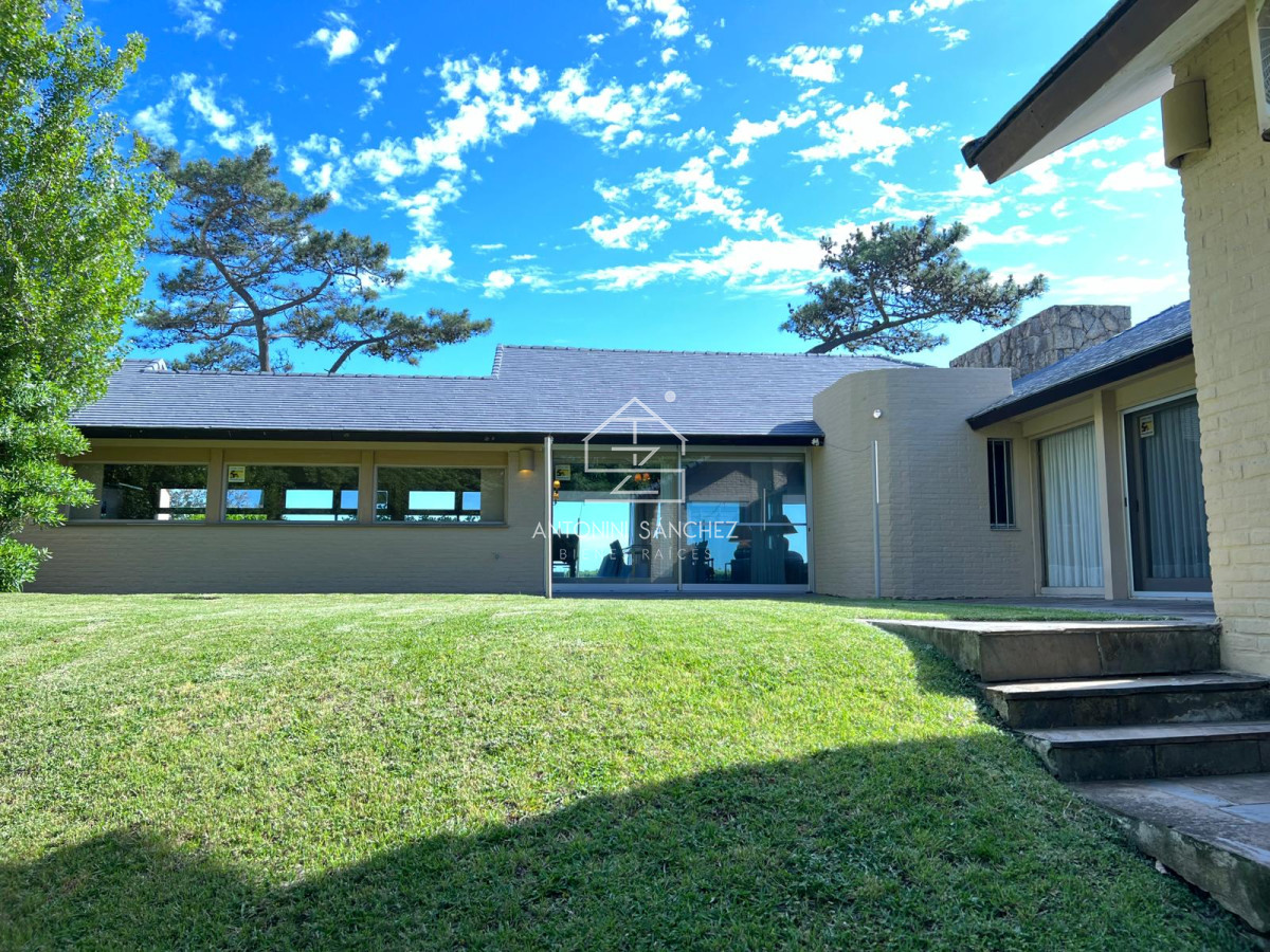 Casa ID.2789 - casa en primera linea frente al mar mansa