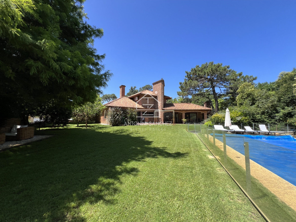 Casa ID.2773 - Casa en lugano, 5 dormitorios 4 baños y dependencias de servicios