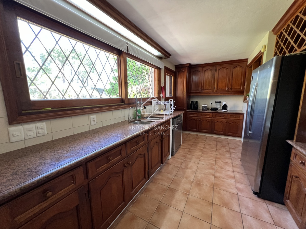 Casa ID.2773 - Casa en lugano, 5 dormitorios 4 baños y dependencias de servicios