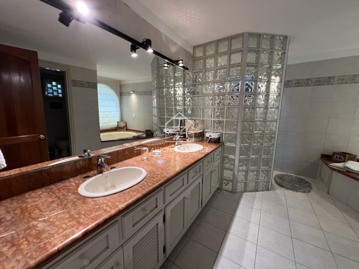 Casa ID.2773 - Casa en lugano, 5 dormitorios 4 baños y dependencias de servicios