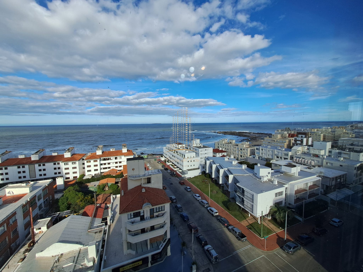 Apartamento ID.806 - Apartamento en venta con vista al mar en Punta del Este