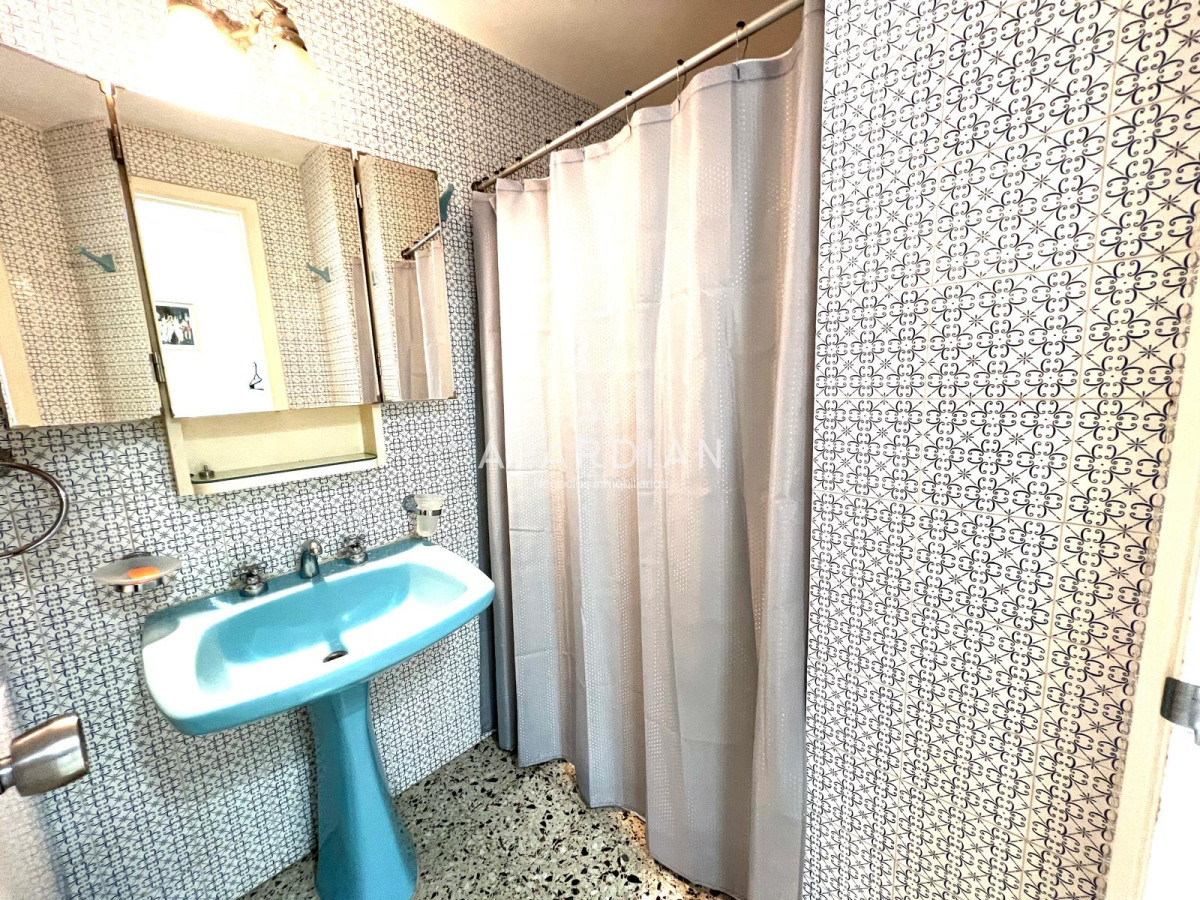 Apartamento ID.21098438 - Venta. Península, Impecable estado, 1 dormitorio y medio,  garaje.