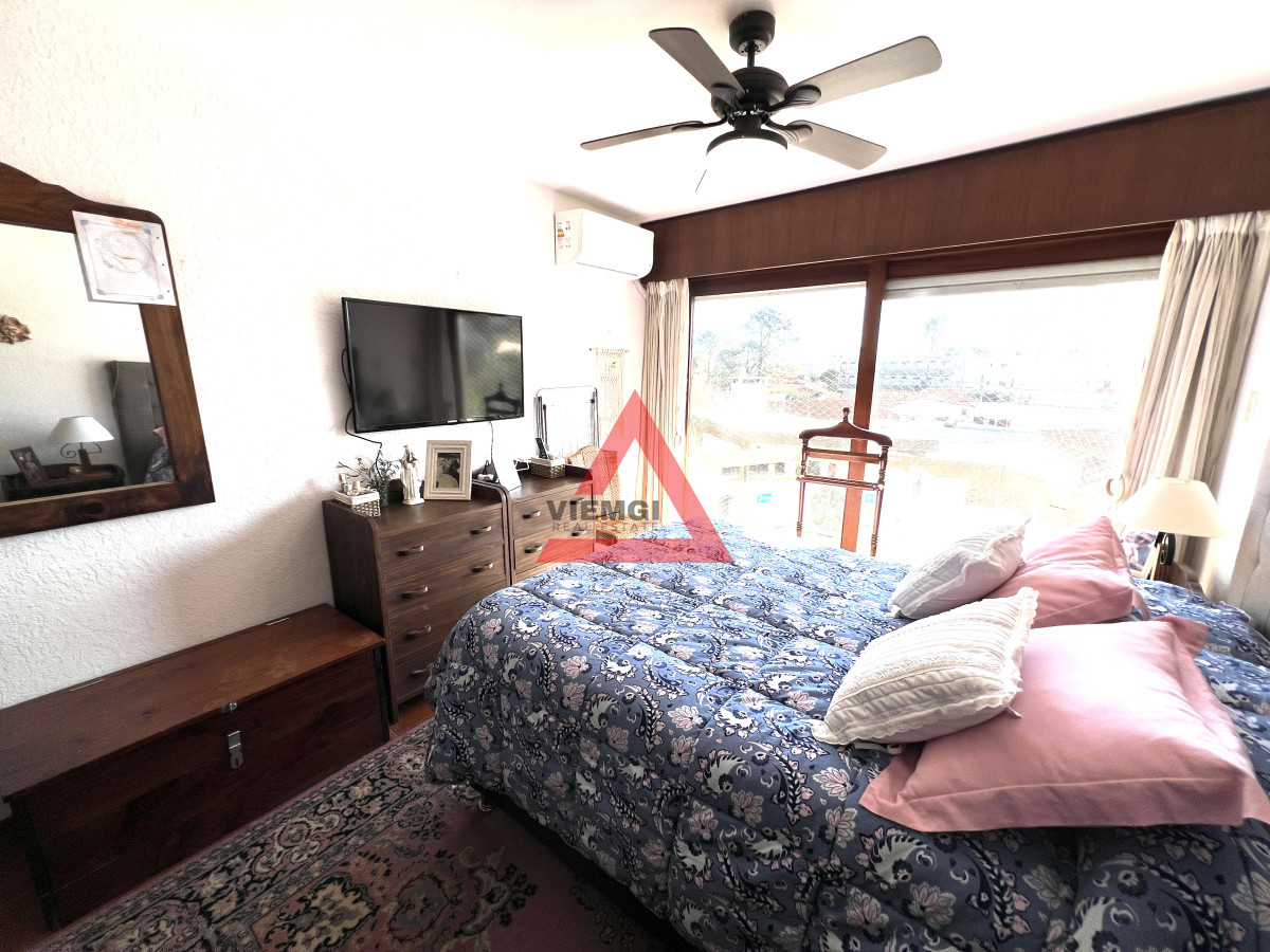 Apartamento ID.200 - apartamento en venta en playa mansa, dos dormitorios dos baños