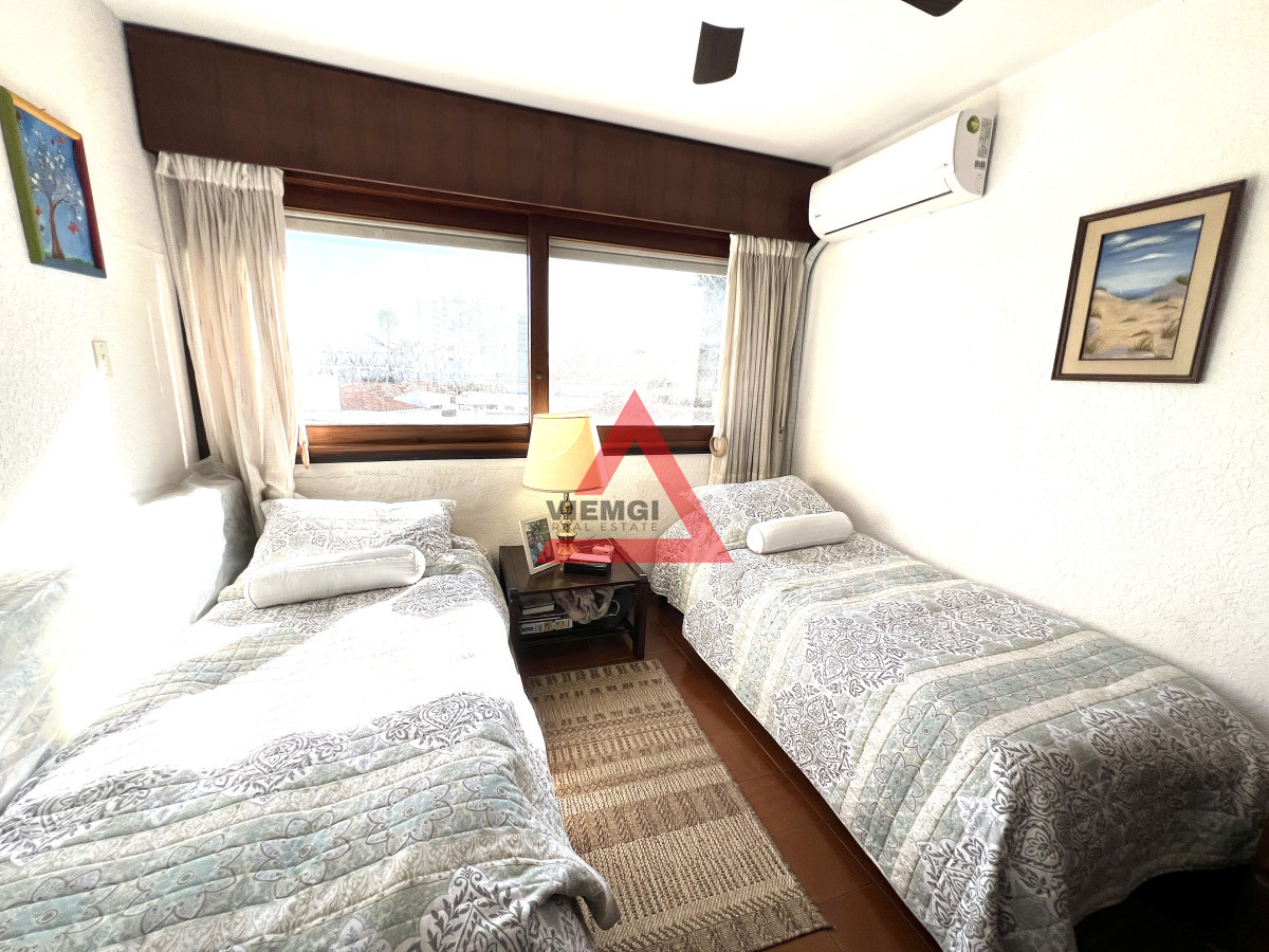 Apartamento ID.200 - apartamento en venta en playa mansa, dos dormitorios dos baños
