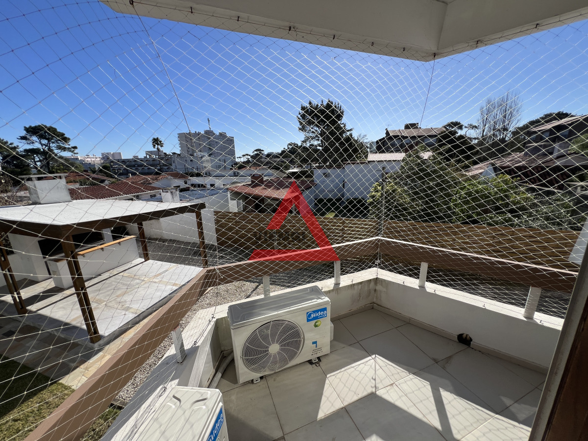 Apartamento ID.200 - apartamento en venta en playa mansa, dos dormitorios dos baños