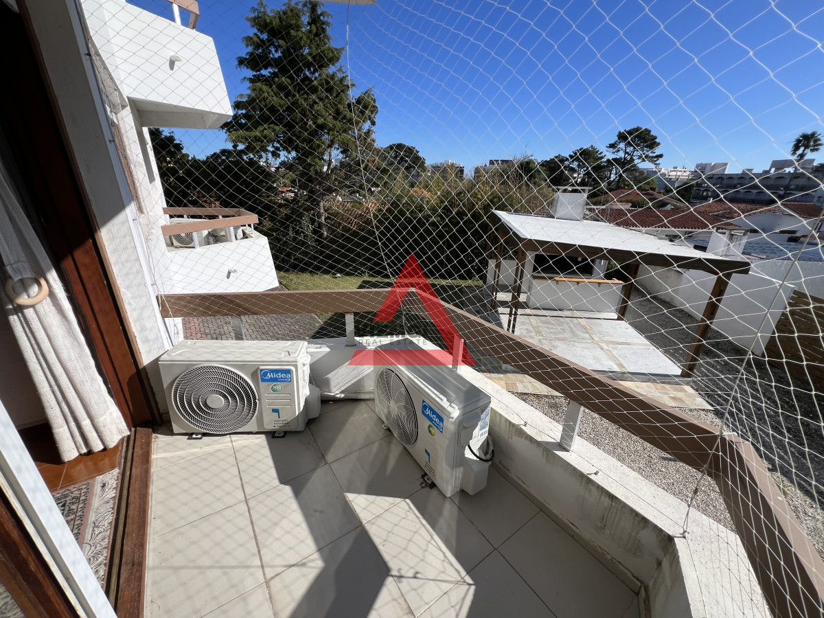 Apartamento ID.200 - apartamento en venta en playa mansa, dos dormitorios dos baños