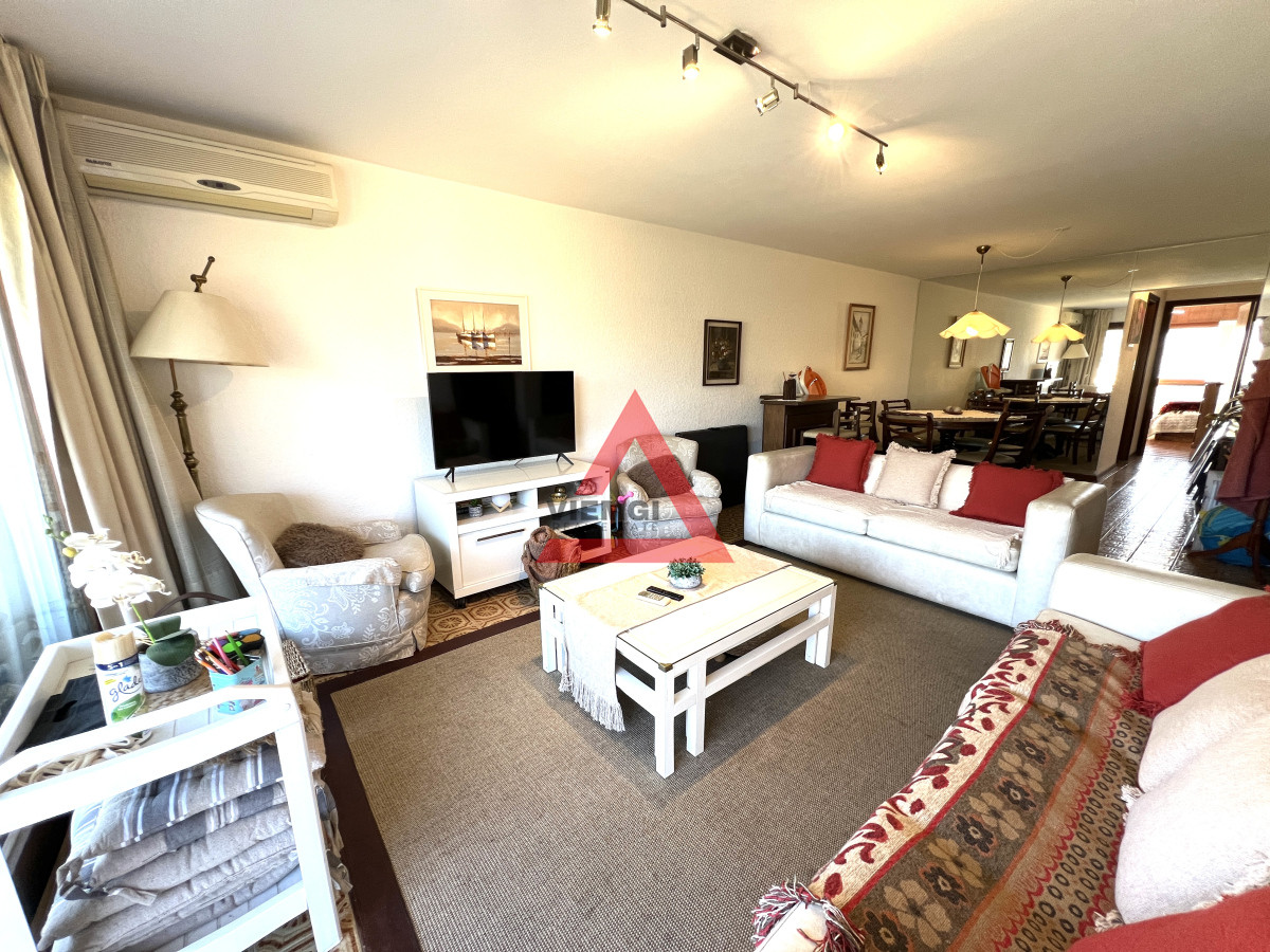 Apartamento ID.200 - apartamento en venta en playa mansa, dos dormitorios dos baños