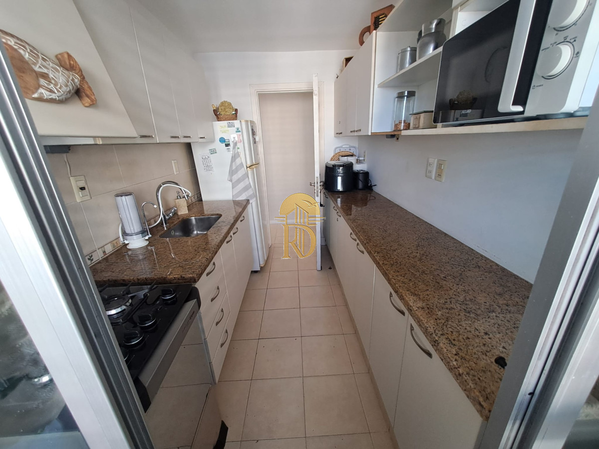 Apartamento de tres dormitorios con balcon con  vista y garage en Roosevelt -id-122-4