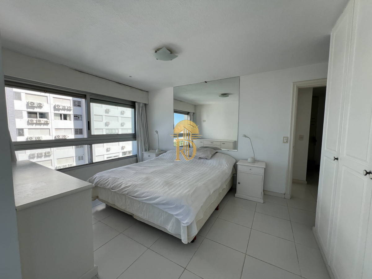 apartamento en venta en playa mansa,  dos dormitorios dos baños, punta del este -id-830-17