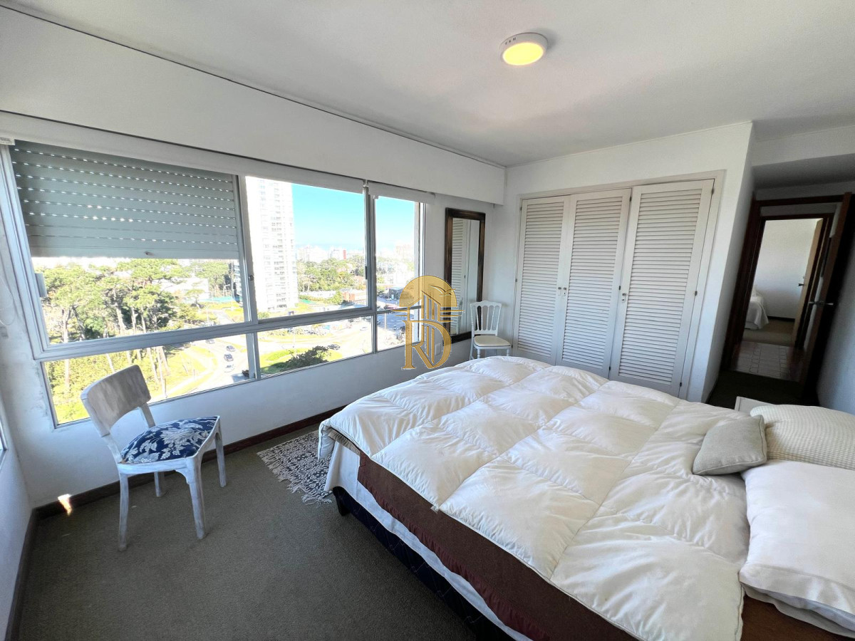 apartamento en venta zona shopping punta, 2 dormitorios y dependencia -id-174-15