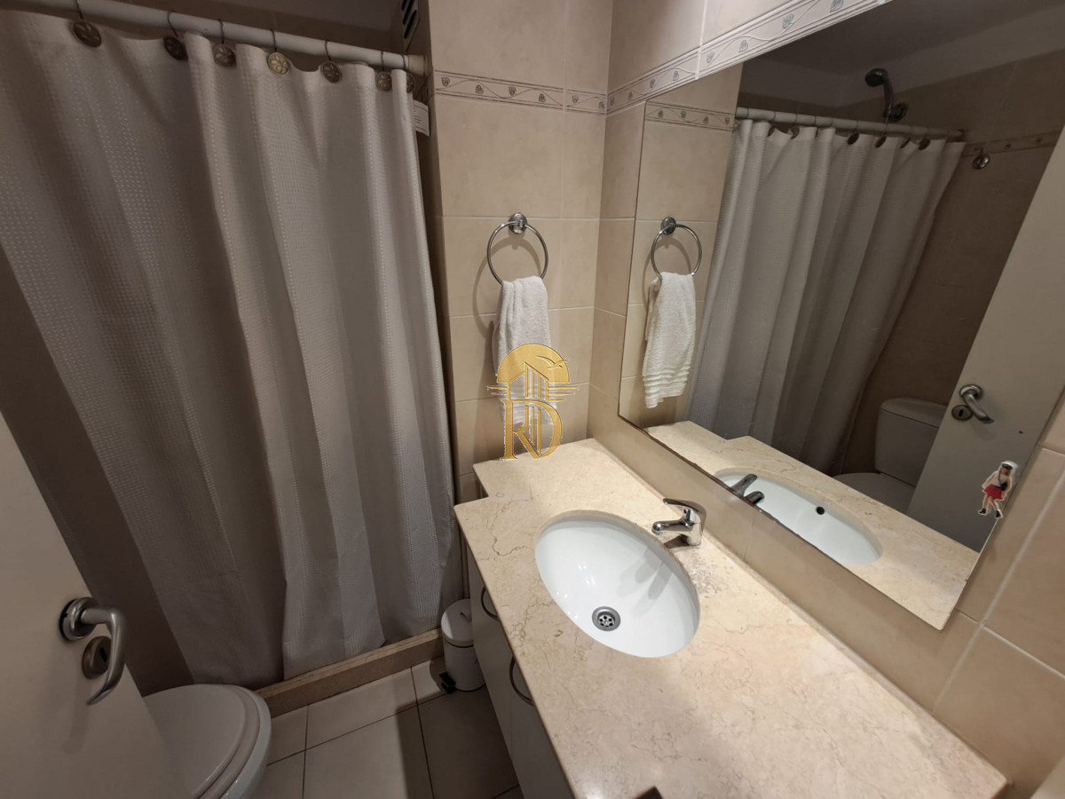 Apartamento de tres dormitorios con balcon con  vista y garage en Roosevelt -id-122-10