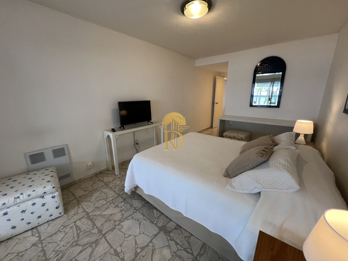 Apartamento en Mansa frente al mar - Punta del Este -id-790-22
